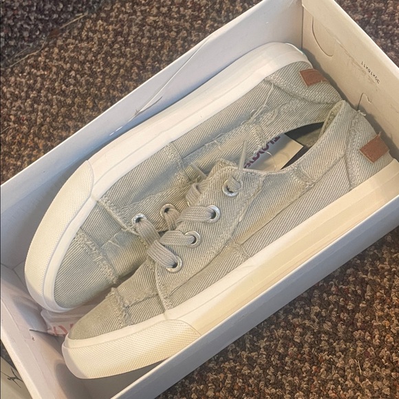 Danskin White Shoe Box - Picture 1 of 5